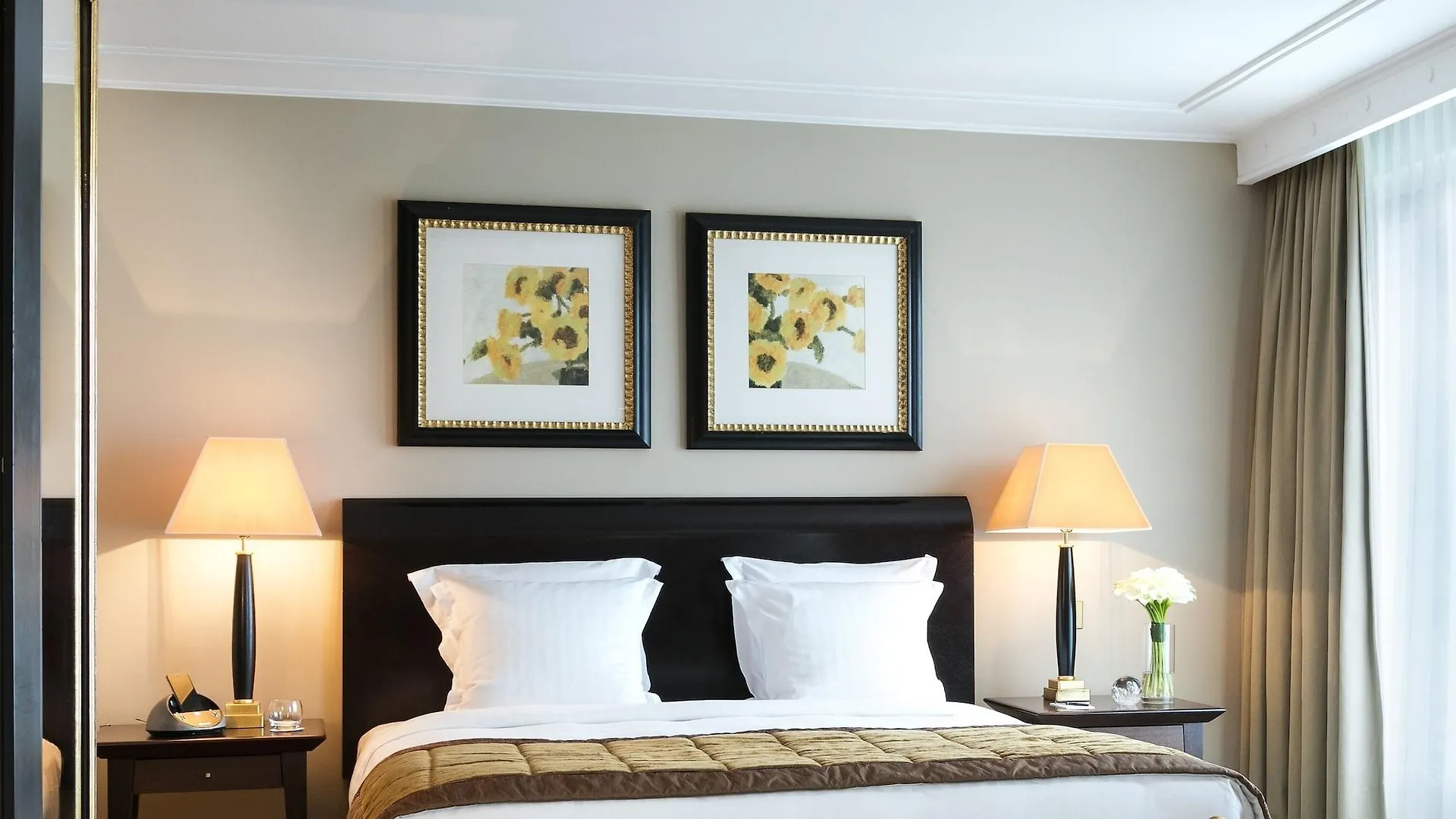 Отель Warwick Champs-elysees 4*