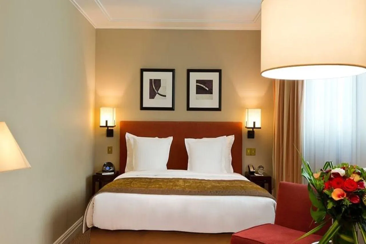 Warwick Champs-elysees Отель