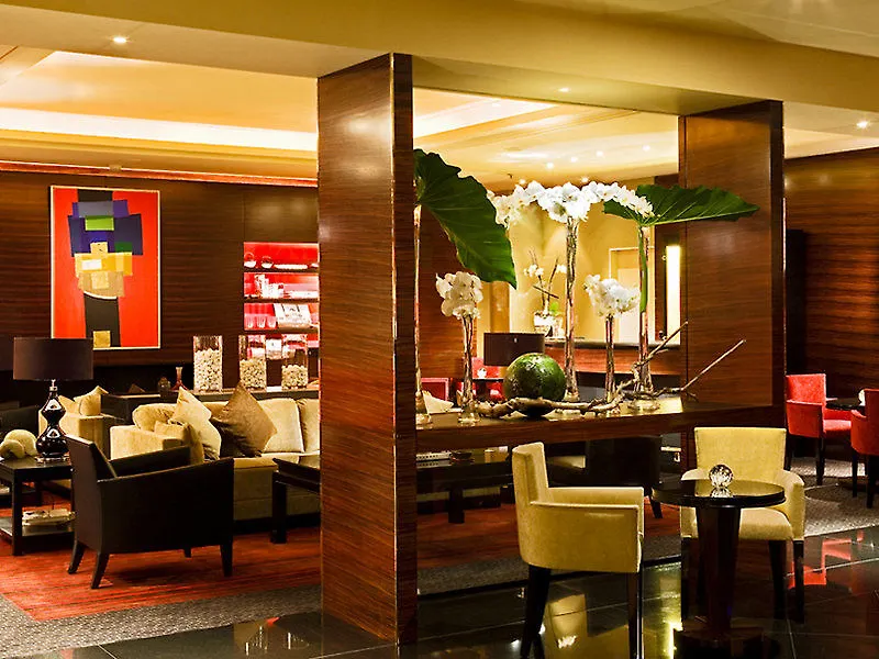 Отель Warwick Champs-elysees 4*