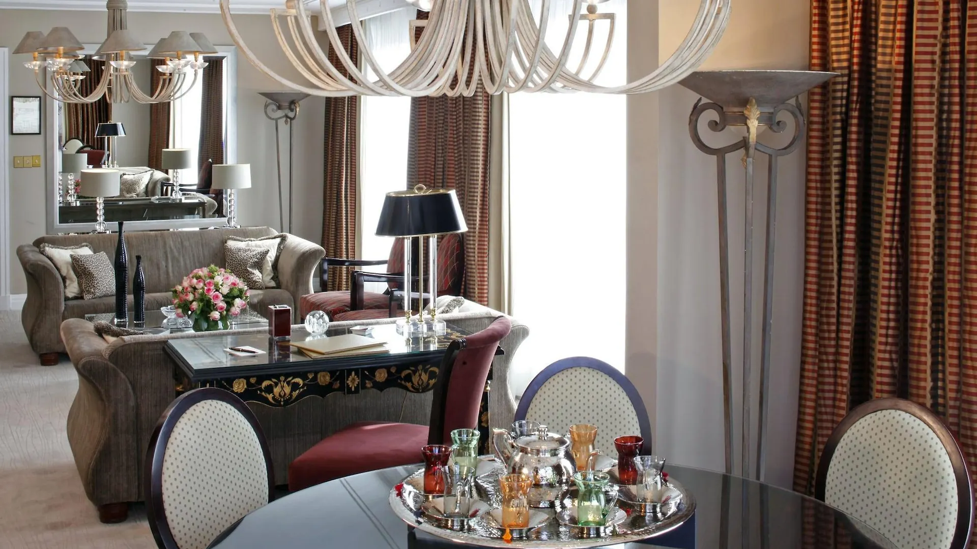 Warwick Champs-elysees 4* Paris