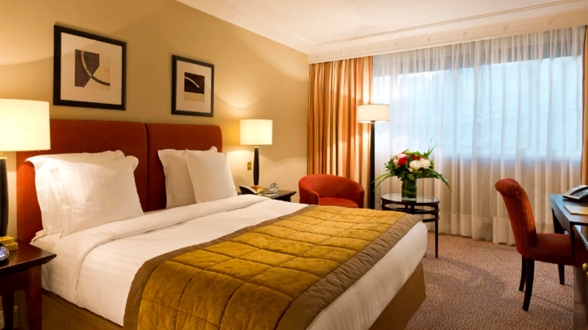 Warwick Champs-elysees Hotel 4*
