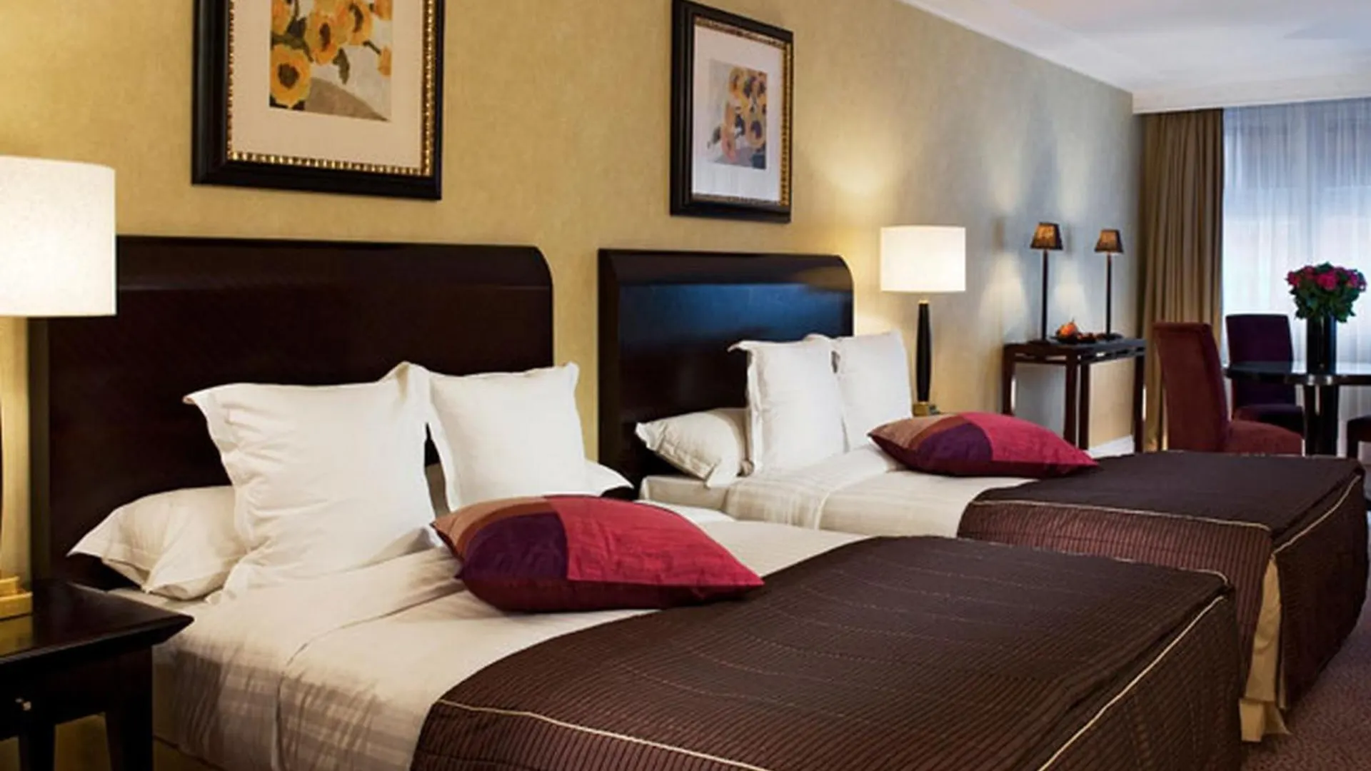 Hotel Warwick Champs-elysees 4*